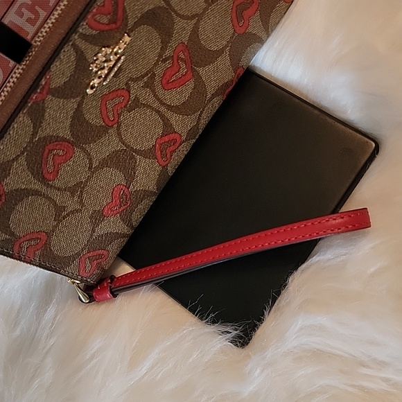 Coach Large Phone Wallet Wristlet Signature Canvas Monogram Crayon Hearts - Picture 3 of 16